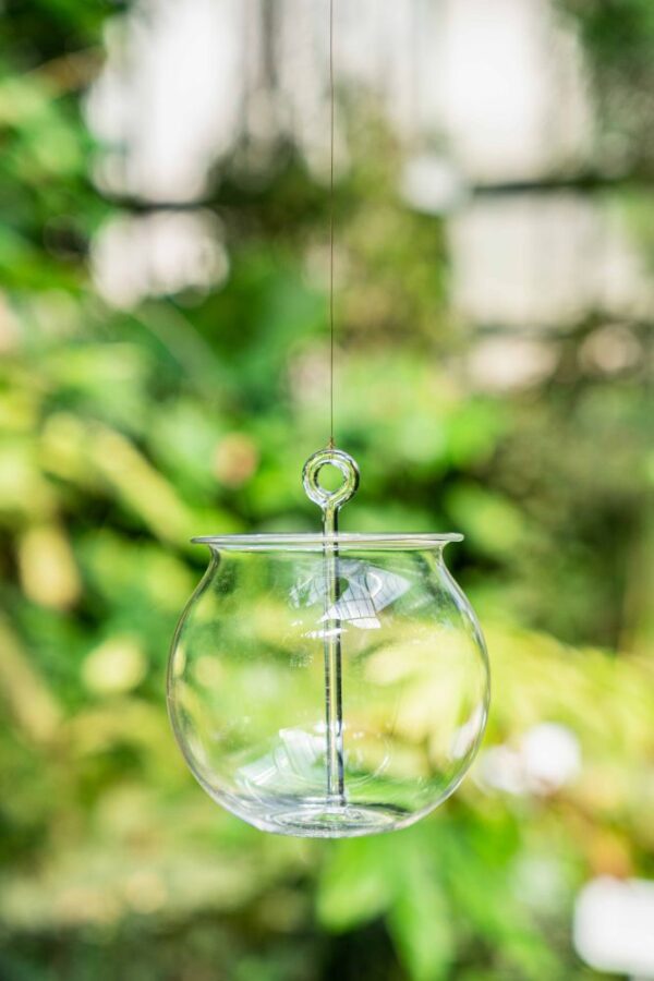 závěsný květináč sklo